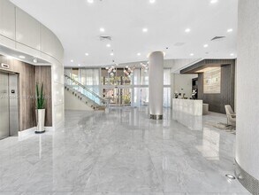 18800 NE 29th Ave, Unit 822 in Miami, FL - Building Photo - Building Photo