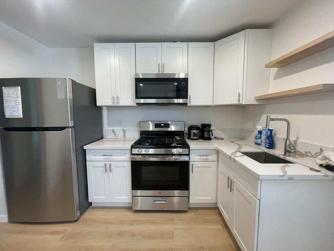 1354 W 36th Pl, Unit 1356 in Los Angeles, CA - Foto de edificio - Building Photo