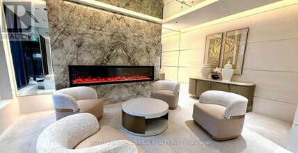 5858 Yonge St in Toronto, ON - Building Photo - Building Photo