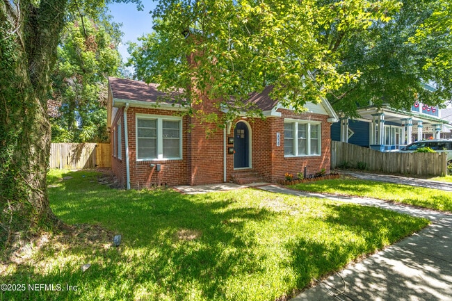 property at 2039 Dellwood Ave