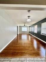 2104 Hillburn Dr in Dallas, TX - Building Photo