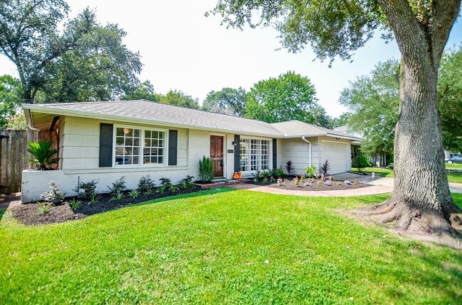 property at 5421 Pagewood Ln