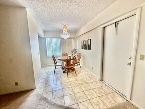 74 Fanshaw B in Boca Raton, FL - Foto de edificio - Building Photo
