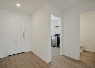 21811 Carpineti Ln in New Caney, TX - Foto de edificio - Building Photo