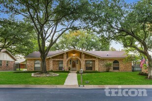216 Baker Dr in Hurst, TX - Building Photo