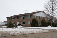 2068 Lilly St in East Troy, WI - Foto de edificio - Building Photo