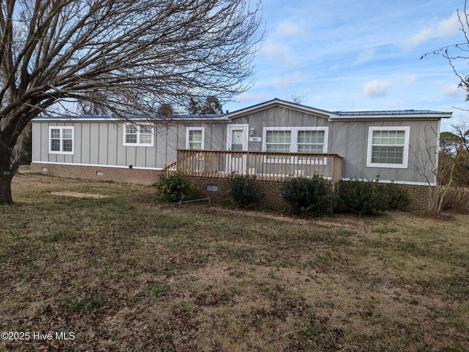 180 Brown St in Marshallberg, NC - Building Photo