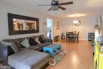 10003 Vanderbilt Cir-Unit -3-1 in Rockville, MD - Building Photo - Building Photo