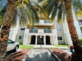 11040 SW 196th St in Miami, FL - Building Photo