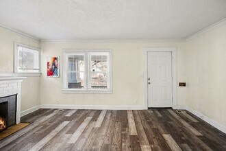 2033 E Gregory Blvd in Kansas City, MO - Building Photo - Building Photo