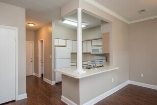 2818 GEM! Beautiful home minutes from campus! in College Station, TX - Building Photo