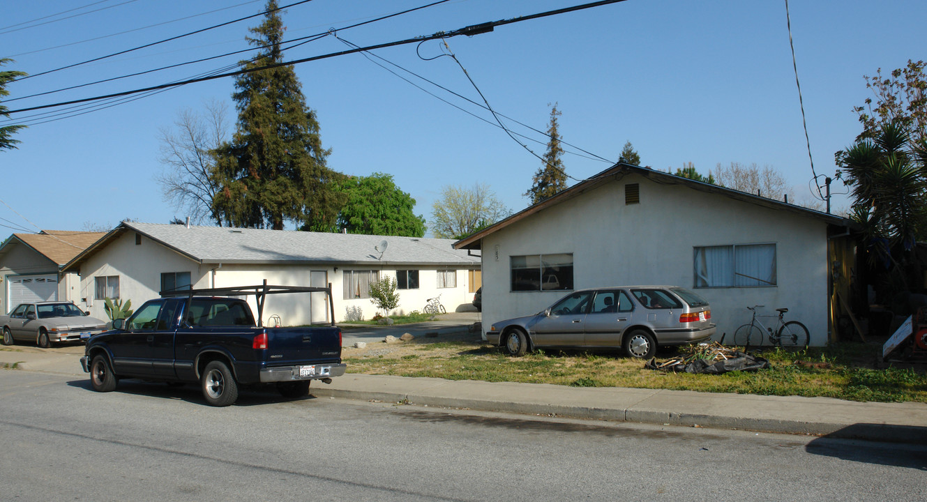 175-185 Ronan Ave in Gilroy, CA - Building Photo