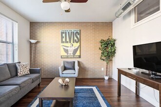 235 S Delaware St in Indianapolis, IN - Foto de edificio - Building Photo