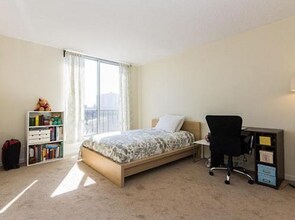 33 Pond Ave, Unit 623 in Brookline, MA - Foto de edificio - Building Photo