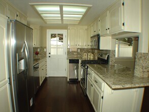 18500 Kingsdale Ave in Redondo Beach, CA - Building Photo - Building Photo