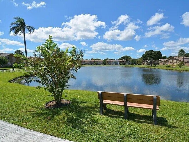 381 Maplecrest Cir in Jupiter, FL - Building Photo - Building Photo