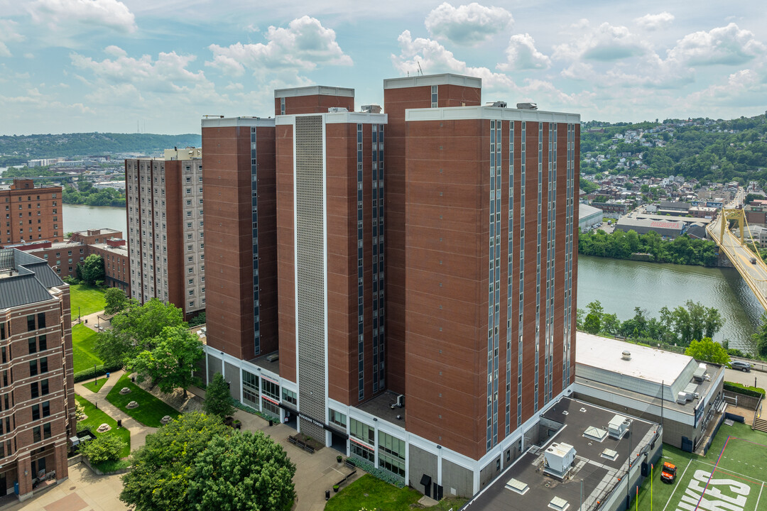 Duquesne Towers in Pittsburgh, PA - Building Photo