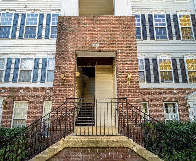 5080 Donovan Dr in Alexandria, VA - Building Photo - Building Photo