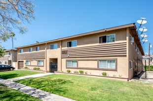 11761 Stuart Dr Apartamentos