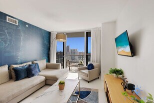 2602 E Hallandale Beach Blvd in Hallandale Beach, FL - Building Photo