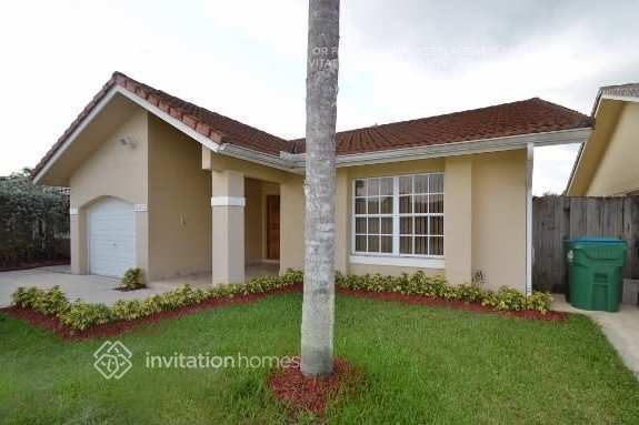 15052 SW 63rd Ter in Miami, FL - Foto de edificio