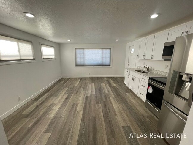 6915 Brookhill Dr E in Cottonwood Heights, UT - Building Photo - Building Photo