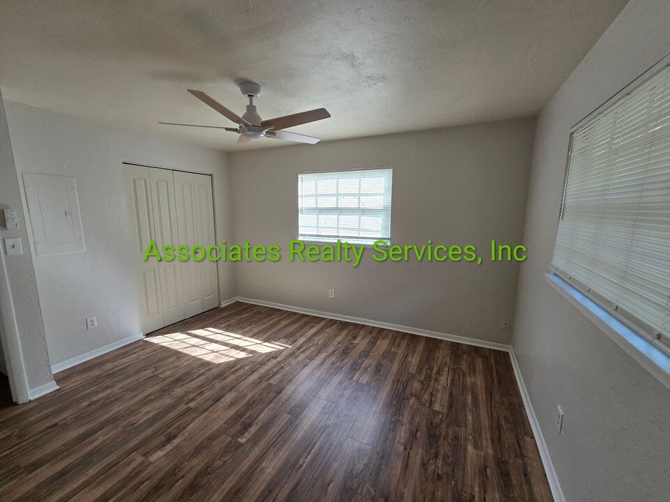 4710 NE 4th Pl in Gainesville, FL - Building Photo