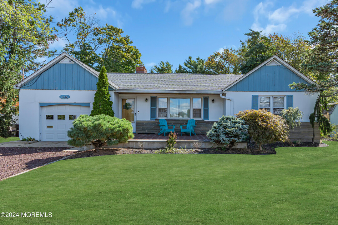 1632 Bay Ave in Bay Head, NJ - Building Photo