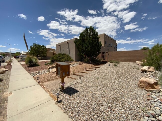 6323 Pima Pl NW in Albuquerque, NM - Building Photo - Building Photo