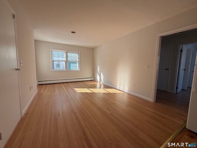 130 Rock Spring Rd in Stamford, CT - Building Photo - Building Photo