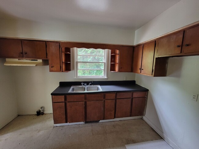 1909 Lamont Ct in Greensboro, NC - Building Photo - Building Photo