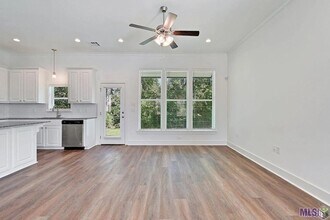 601 Lake Shelf Dr in Baton Rouge, LA - Foto de edificio - Building Photo