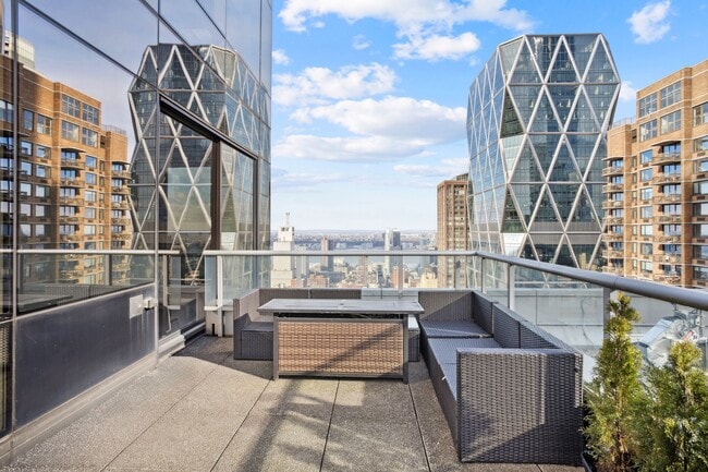 230 W 56th St in New York, NY - Building Photo - Building Photo