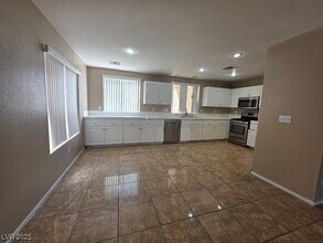 8721 Shady Pines Dr in Las Vegas, NV - Building Photo - Building Photo