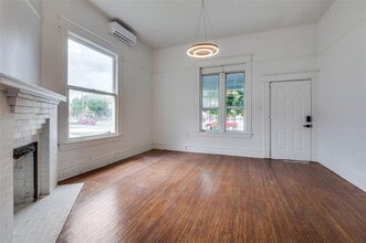 612 W 9th St in Dallas, TX - Foto de edificio - Building Photo
