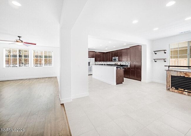 2082 Whitecliff Dr in Reno, NV - Building Photo - Building Photo