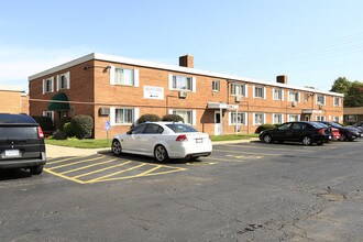 Holland Gardens Apartments in Brook Park, OH - Building Photo - Building Photo