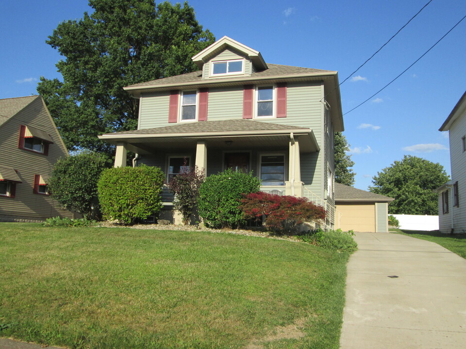 853 Lawrence Ave in Girard, OH - Building Photo