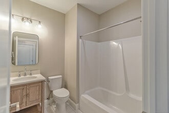 500 Edgewater Cir in East Hampton, CT - Building Photo - Building Photo