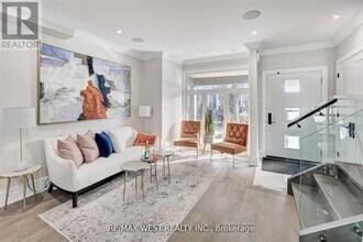 94 Lake Crescent in Toronto, ON - Building Photo - Building Photo