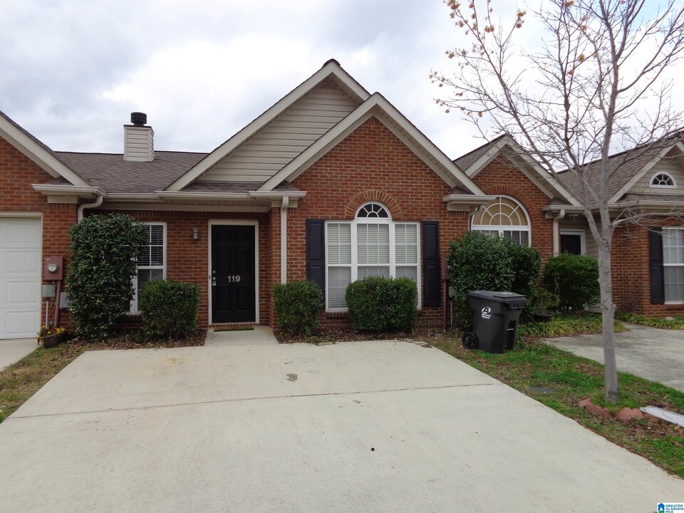 119 Hayesbury Ln in Pelham, AL - Foto de edificio