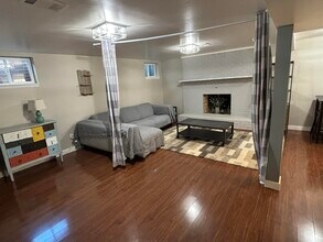 2631 S Zurich Ct, Unit B in Denver, CO - Foto de edificio - Building Photo