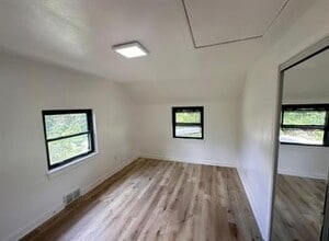 10318 Lindberg Ave in Pittsburgh, PA - Foto de edificio - Building Photo