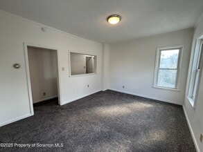 729 W Locust St in Scranton, PA - Building Photo - Building Photo