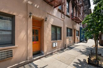 143 Sullivan St in New York, NY - Foto de edificio - Building Photo