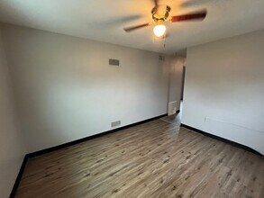 53 E Rosewood Dr in East Alton, IL - Building Photo - Building Photo