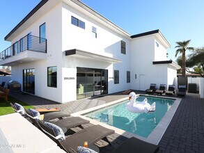7520 E Highland Ave in Scottsdale, AZ - Building Photo - Building Photo
