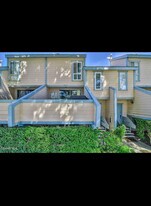9901 Independence Ave, Unit D in Chatsworth, CA - Building Photo