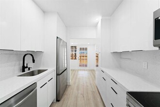 3161 SW 27th Ln in Miami, FL - Building Photo - Building Photo