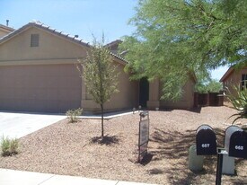 657 W Firehawk Dr in Green Valley, AZ - Building Photo
